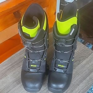 Men's snowboard boots size 11
